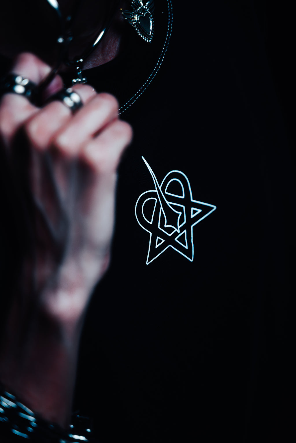 T-SHIRT HEARTAGRAM